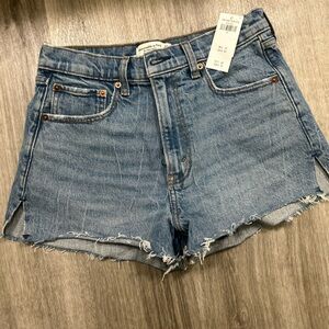 Abercrombie High Rise Mom Short NWT